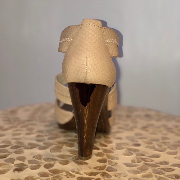 Michael Kors Bronze Metallic & Taupe Faux Snake Skin Pumps - Zipper Front - 8.5 - Picture 9 of 14